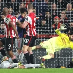 Arsenal 'hụt hơi' trước Brentford: Bản lĩnh vô địch bị thử thách, Man City cười tươi 1