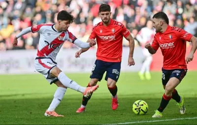 Osasuna vs Villarreal: 'Tàu ngầm vàng' có bị chặn đứng trên sân El Sadar? 1