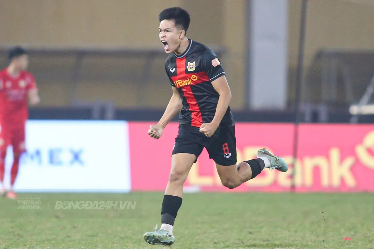 Dàn sao U23 Việt Nam đại chiến trong trận CAHN vs Ninh Bình 8