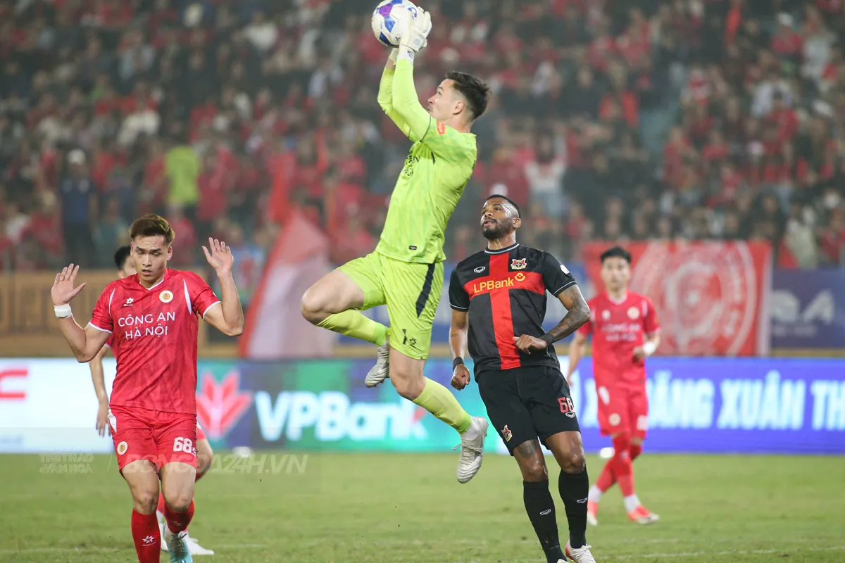 Dàn sao U23 Việt Nam đại chiến trong trận CAHN vs Ninh Bình 9