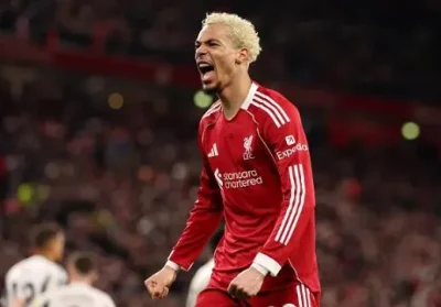 Peter Crouch 'bật mí' dự đoán bất ngờ về tỷ số Liverpool vs Man City, hé lộ cầu thủ ghi bàn 1