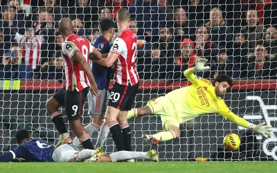 Arsenal 'hụt hơi' trước Brentford: Bản lĩnh vô địch bị thử thách, Man City cười tươi 1