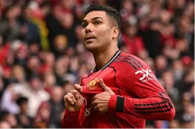 MU sắp 'đau tim' vì để Casemiro ra đi, Gareth Barry cảnh báo sai lầm khó cứu vãn 1