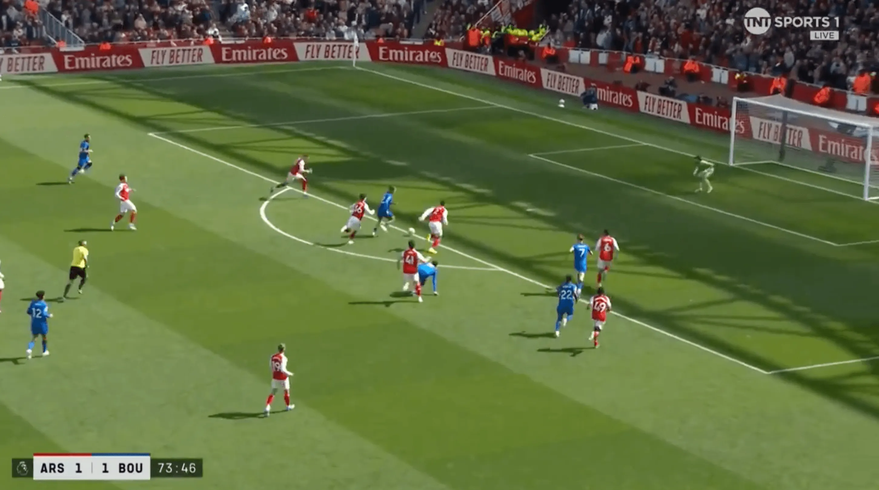 Tình huống mất bóng nguy hiểm của Arsenal