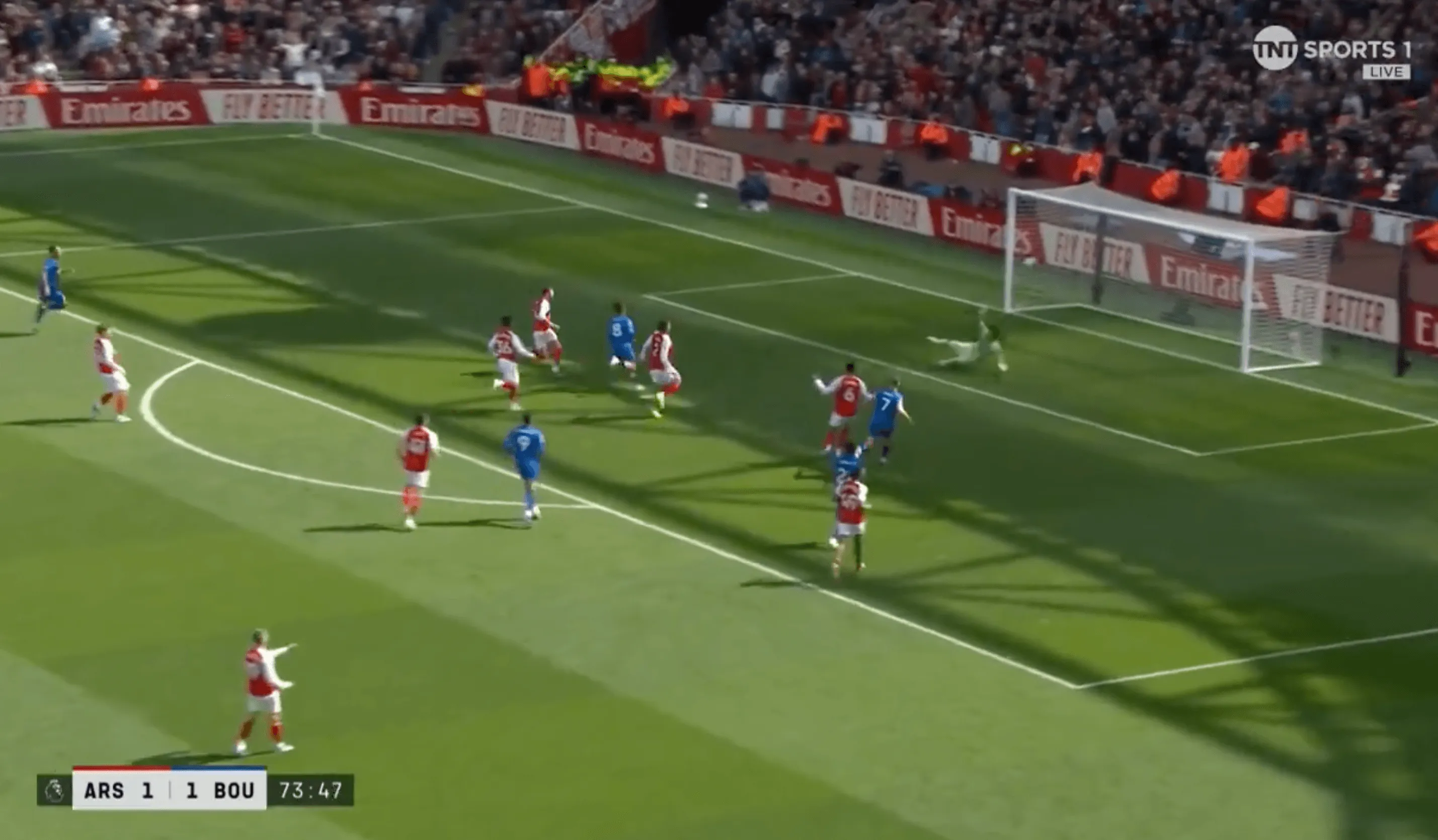 Bournemouth phản công ghi bàn