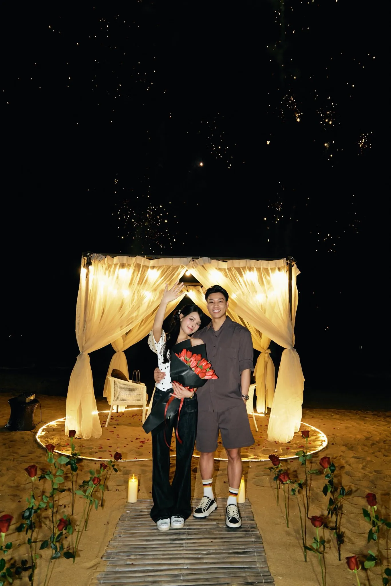 Văn Thanh quỳ gối, cầu hôn thành công bạn gái xinh đẹp 1 Văn Thanh quỳ gối, cầu hôn thành công bạn gái xinh đẹp 1